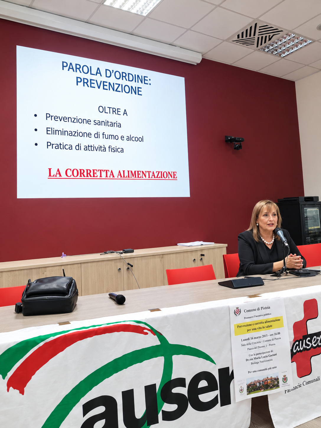 La Dott.ssa Maria Lucia Gaetani, biologa nutrizionista, interviene sull'alimentazione come prevenzione alla sala della Crociera del Comune di Pistoia, marzo 2015